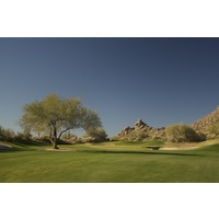 The left side of Boulders North's 5th hole is guarded by a tree.